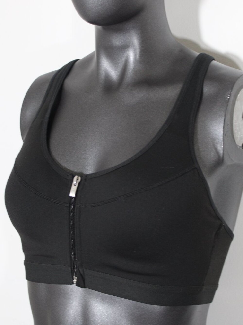 Victoria's Secret VSX Knockout Front-Zip Sports Bra - Black - Size 36B